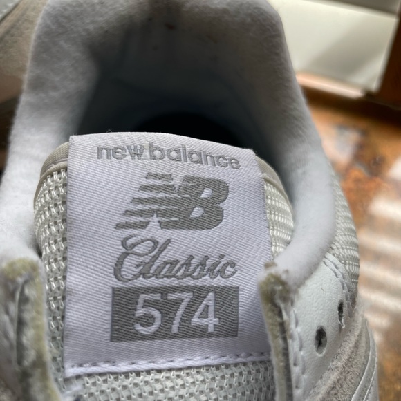 New Balance 574 Sneakers - Nimbus Cloud. Women's size 9. - Picture 3 of 8